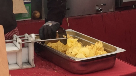 Chips am Wochenmarkt.