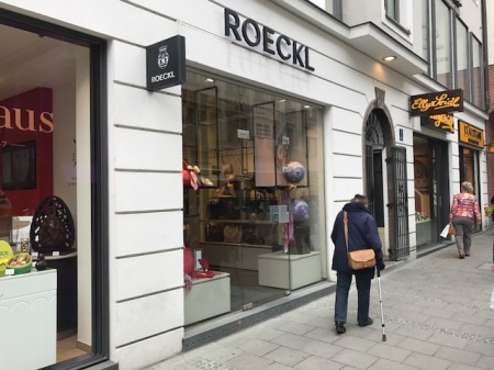 Der Handschuhhersteller Roeckl muss einige Läden schließen. München bleibt. 
