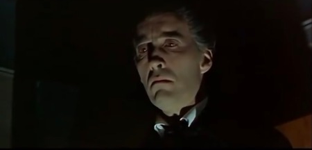Da beißt er wieder: Christopher Lee als Dracula in Blut für Dracula.
